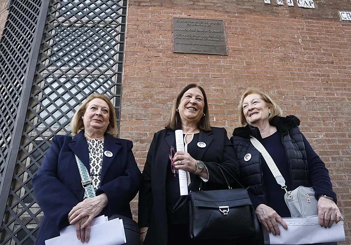 Las hermanas de Caparrós confían en que el Gobierno lo acabe reconociendo como víctima del terrorismo de Estado