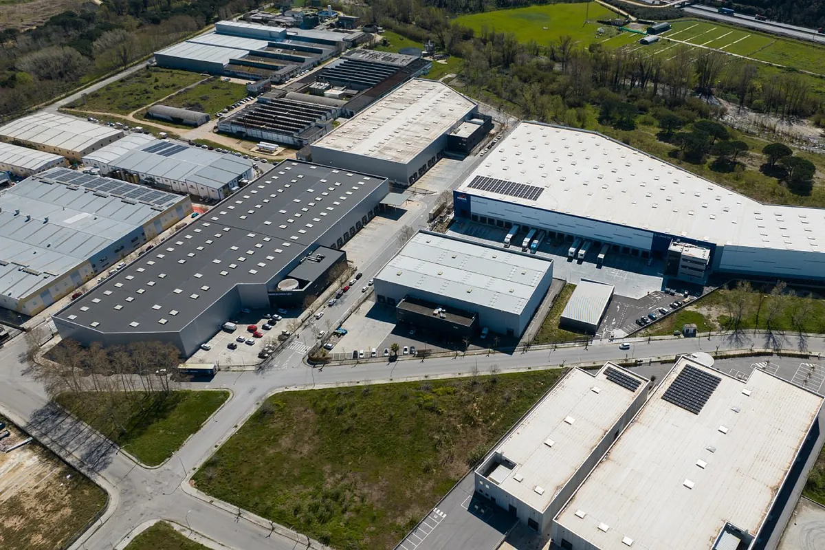 La asiática CapitaLand entra en España tras comprar una cartera logística a Blackstone