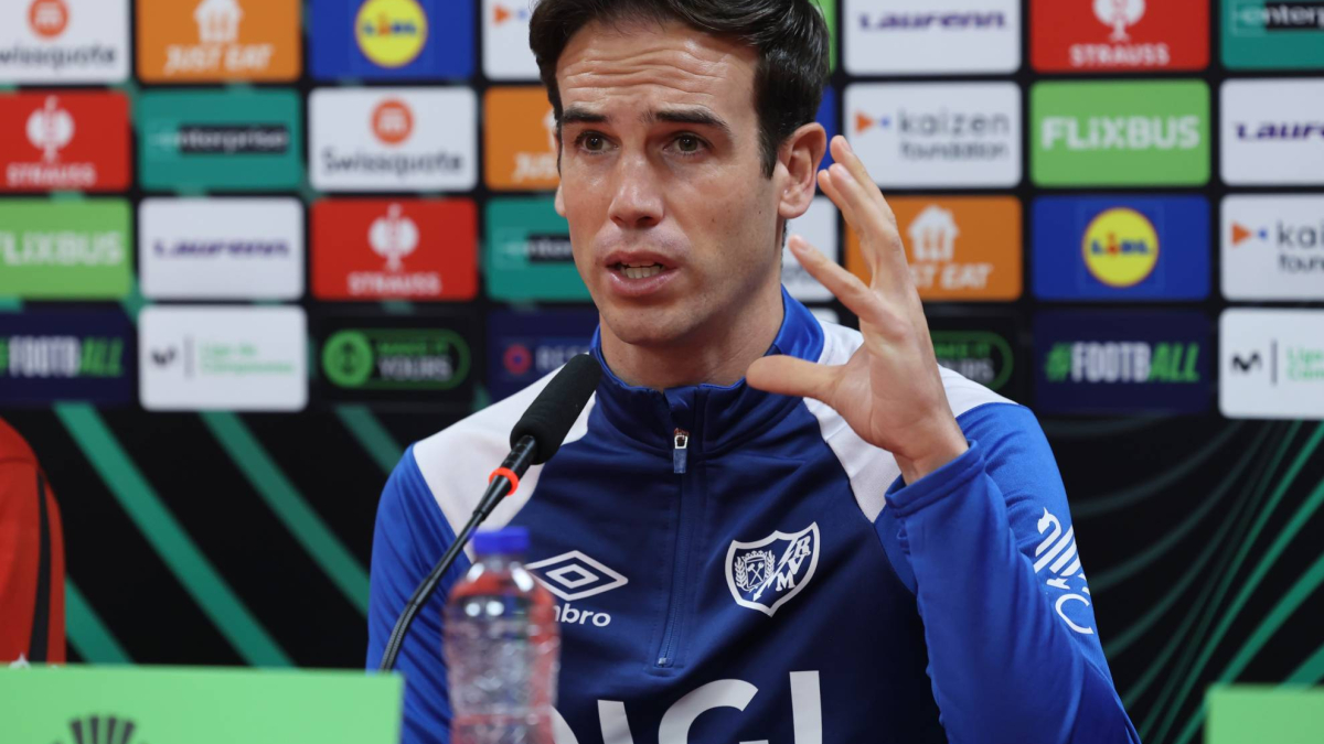 Iñigo Pérez: "El césped está muy bien, tenemos un campo ahora mismo apto para Primera"