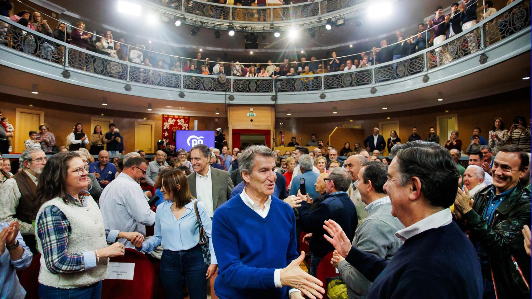 Feijóo defiende el legado de Juan Carlos I e insiste en su regreso: “Los que le critican no le llegan a la suela del zapato”