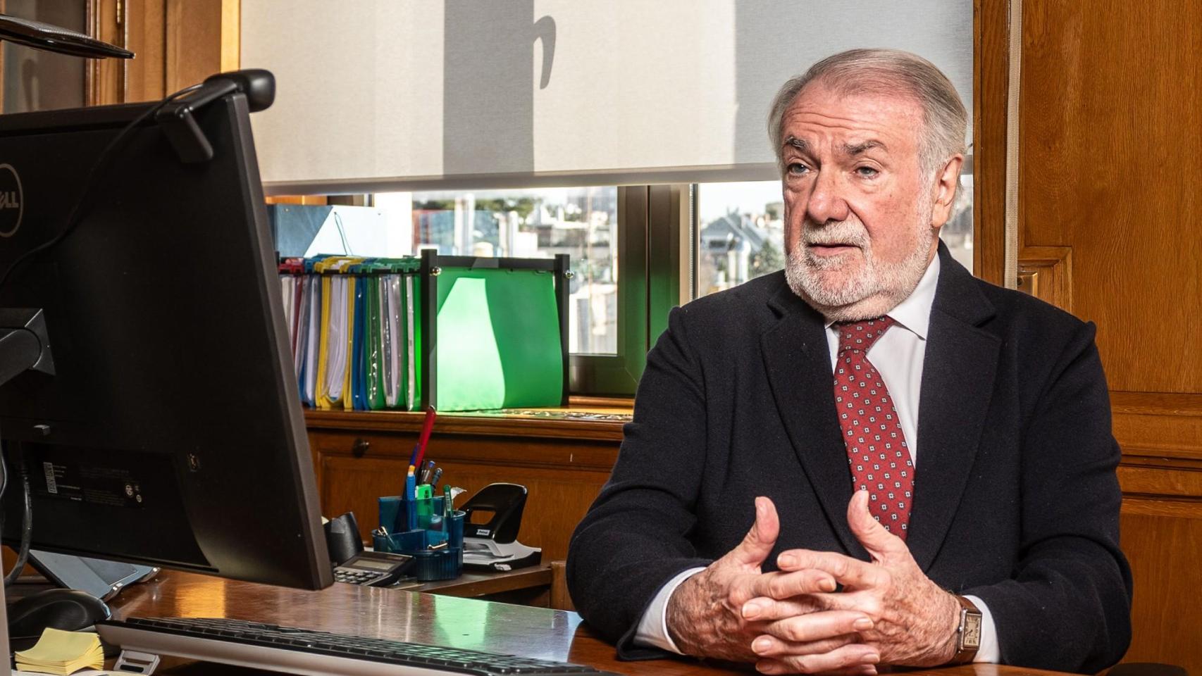 Mayor Oreja: "Desde que llegó Sánchez han ido a enriquecerse y a robar. La ruptura carece de límite, la corrupción es síntoma"