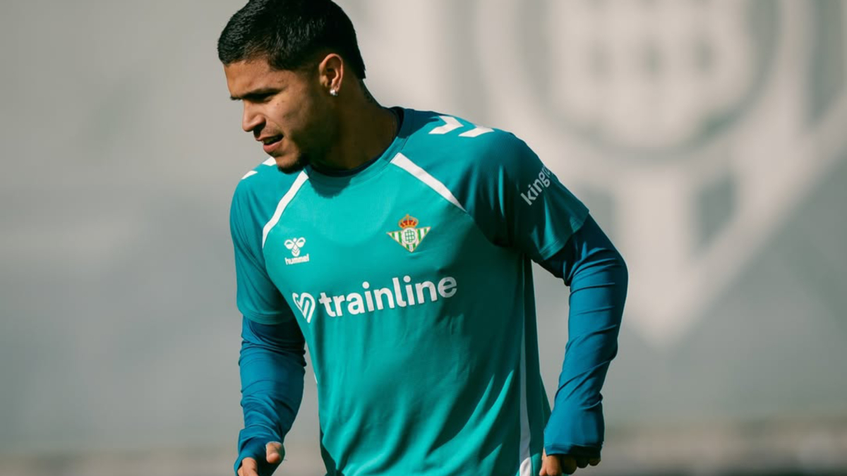 Cucho o Bakambu, principal incógnita en el once de Pellegrini para el derbi