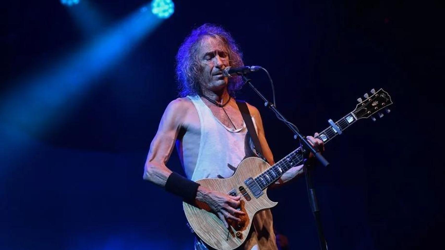 La grave enfermedad que obligó a Robe Iniesta, líder de Extremoduro, a cancelar los últimos conciertos de su gira