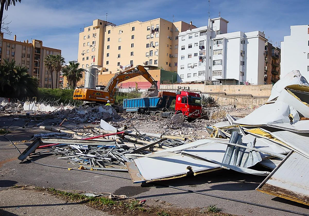 El Hospital Civil reorganizará su aparcamiento desde el martes: se perderán la mitad de las plazas