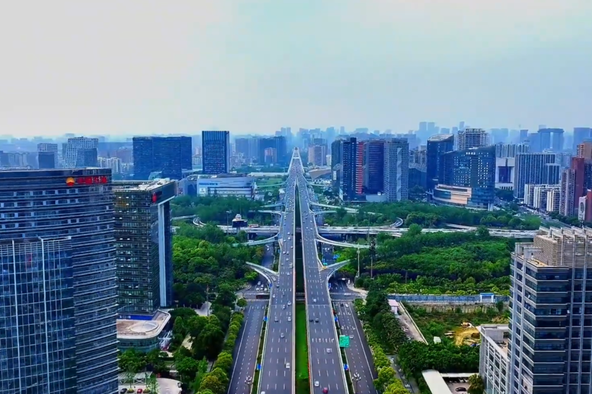 Con 150 km es el eje urbano más largo del mundo y está, para sorpresa de nadie, en China: que conecte ciudades es lo de menos