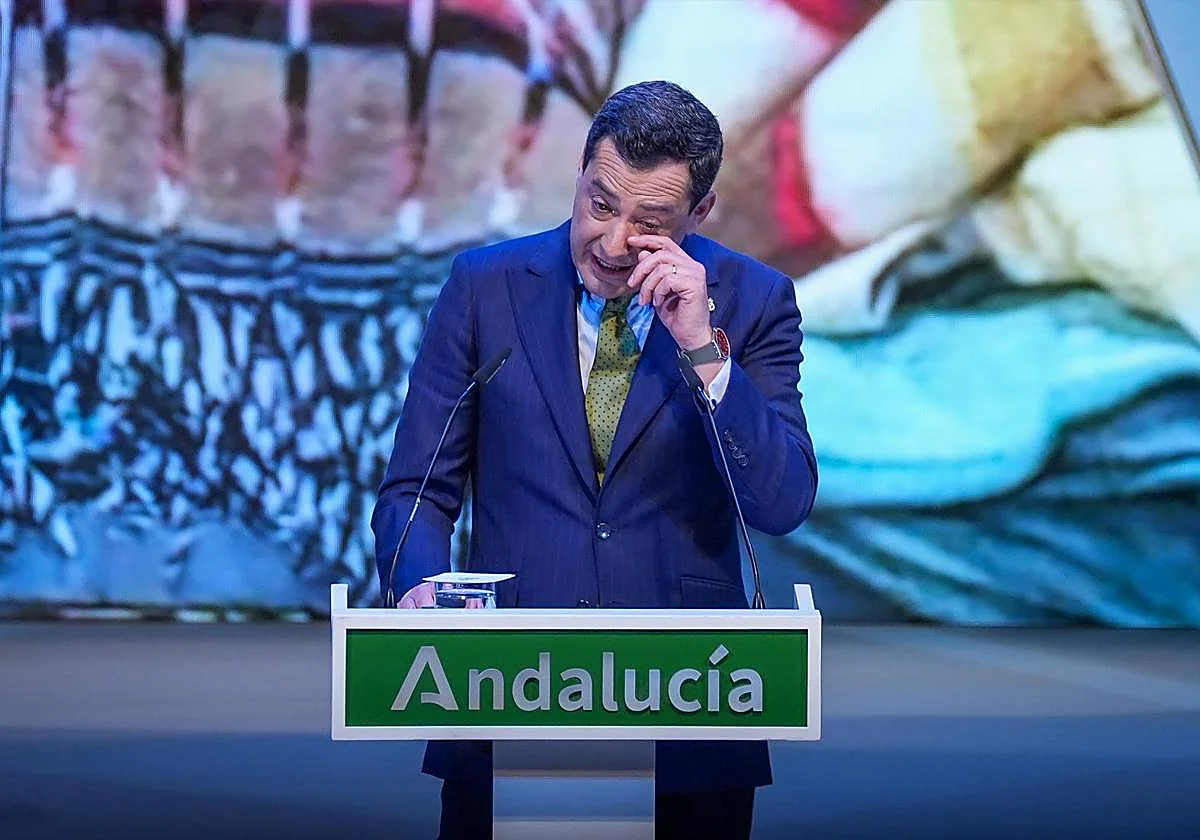 Moreno rompe a llorar en el discurso del 28F al recordar a las víctimas de Adamuz: «Nunca os dejaremos solos»