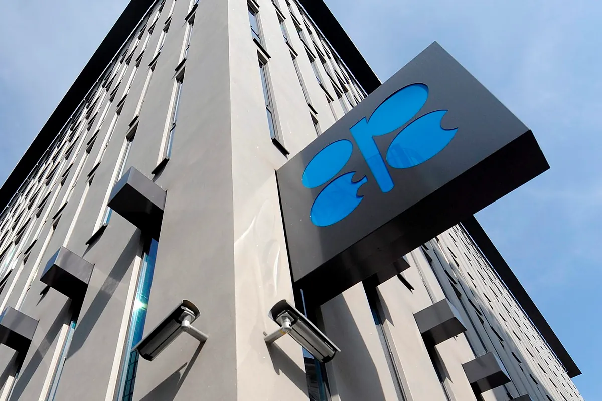 La OPEP+ decide la producción de abril ante la incertidumbre por los ataques a Irán