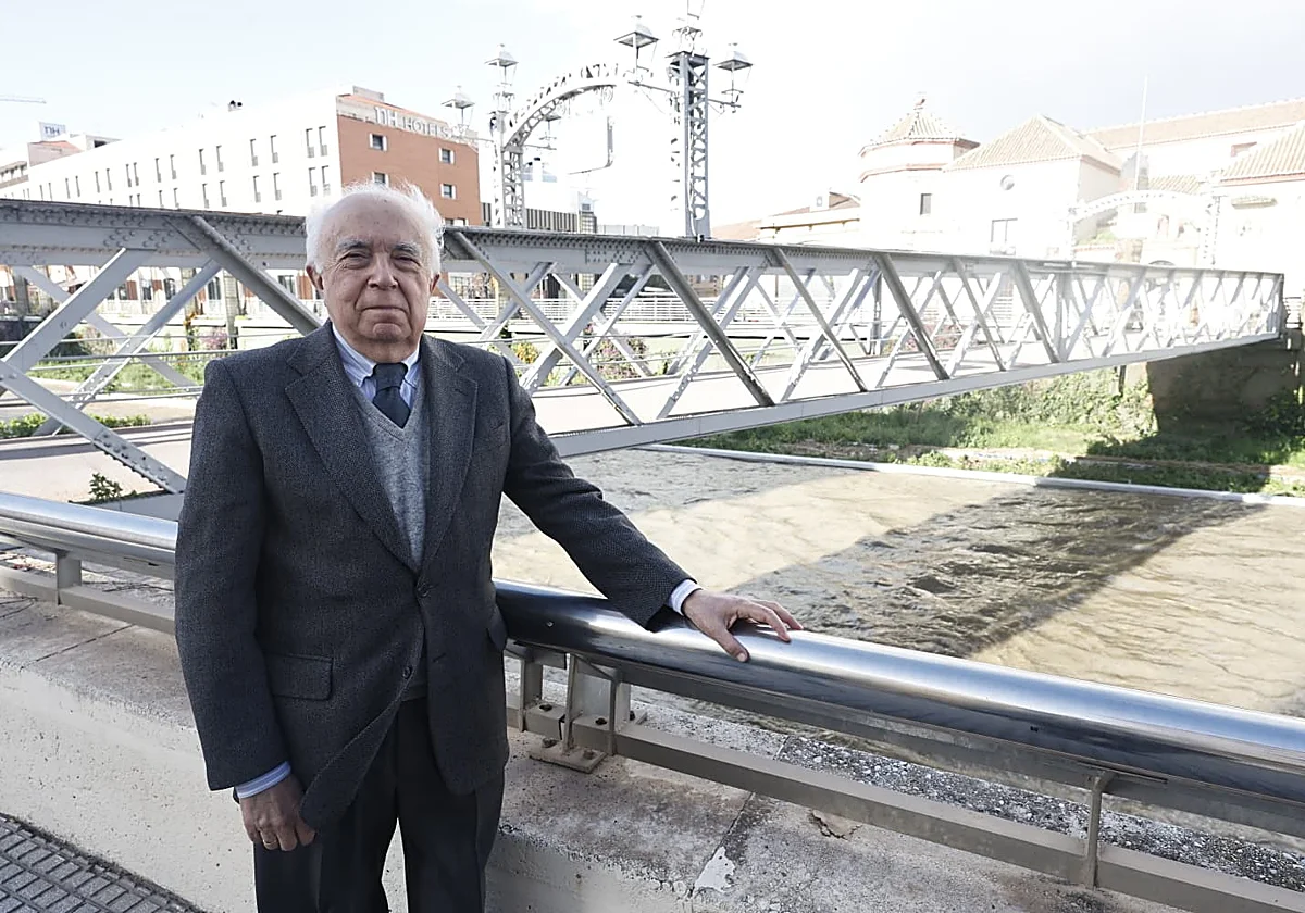 José Alba: «Los puentes plaza son el decorado, antes hay que garantizar la máxima seguridad del Guadalmedina»