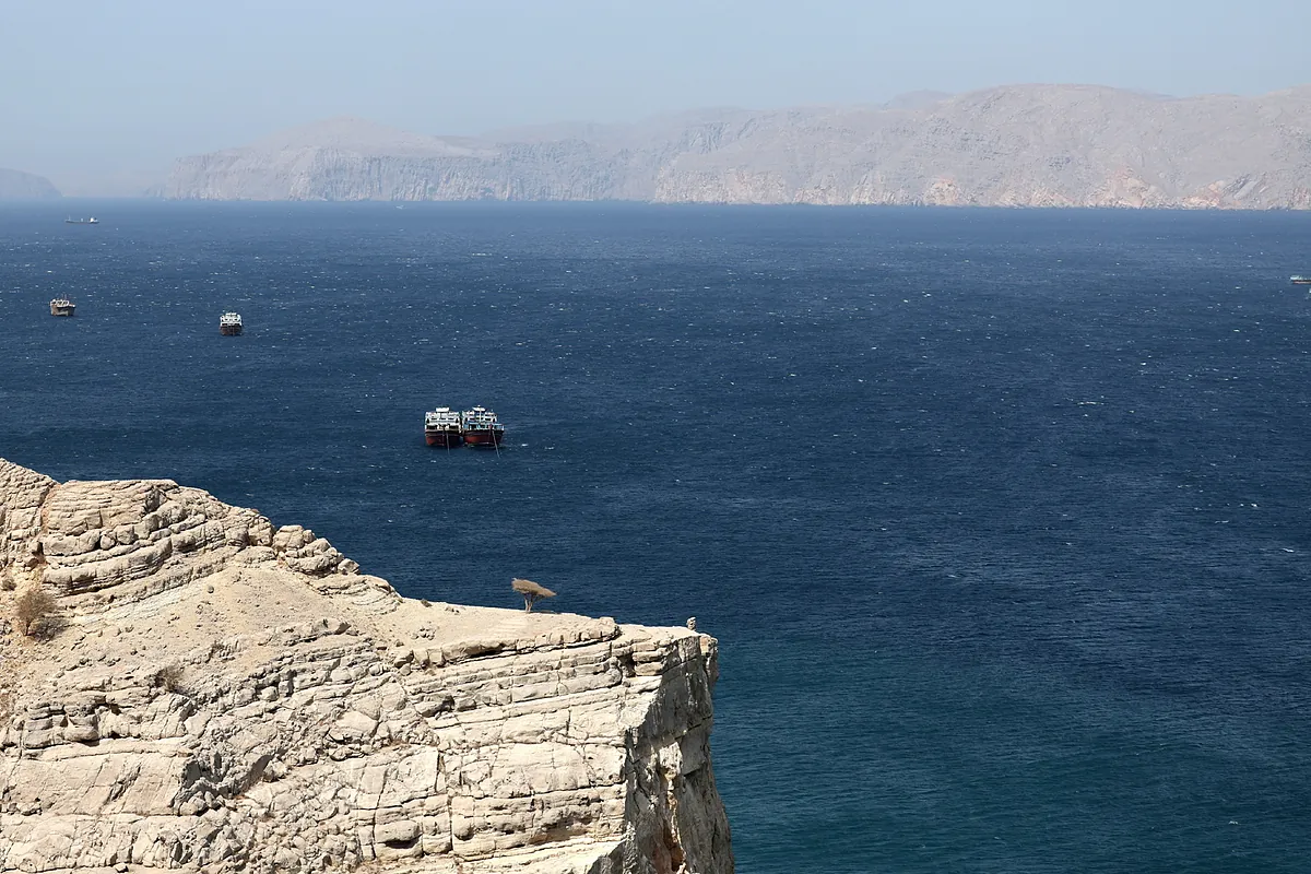 Las aseguradoras cancelarán pólizas y aumentarán precios para los barcos en el Golfo Pérsico y el Estrecho de Ormuz