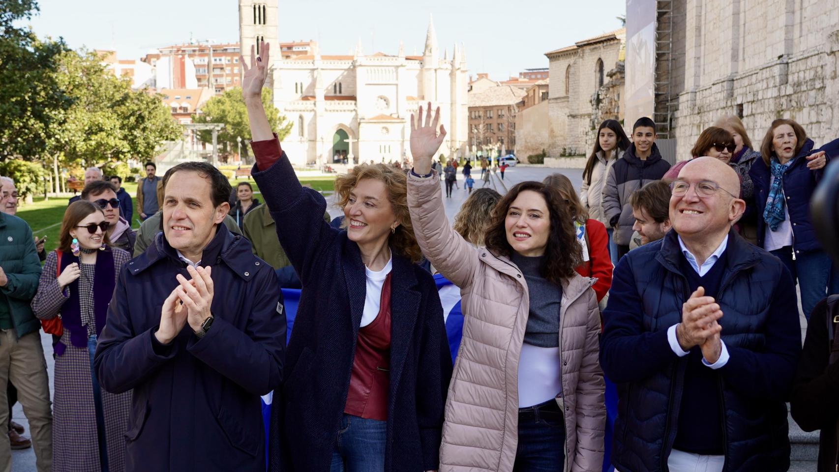 Ayuso pide un Gobierno del PP "sin coaliciones" en Castilla y León: "Solo así se puede hacer lo que España necesita"