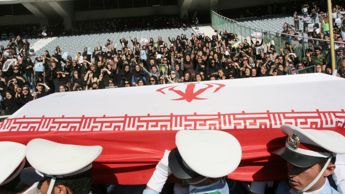 El futbolista que desafió a Jamenei y sus ayatolás