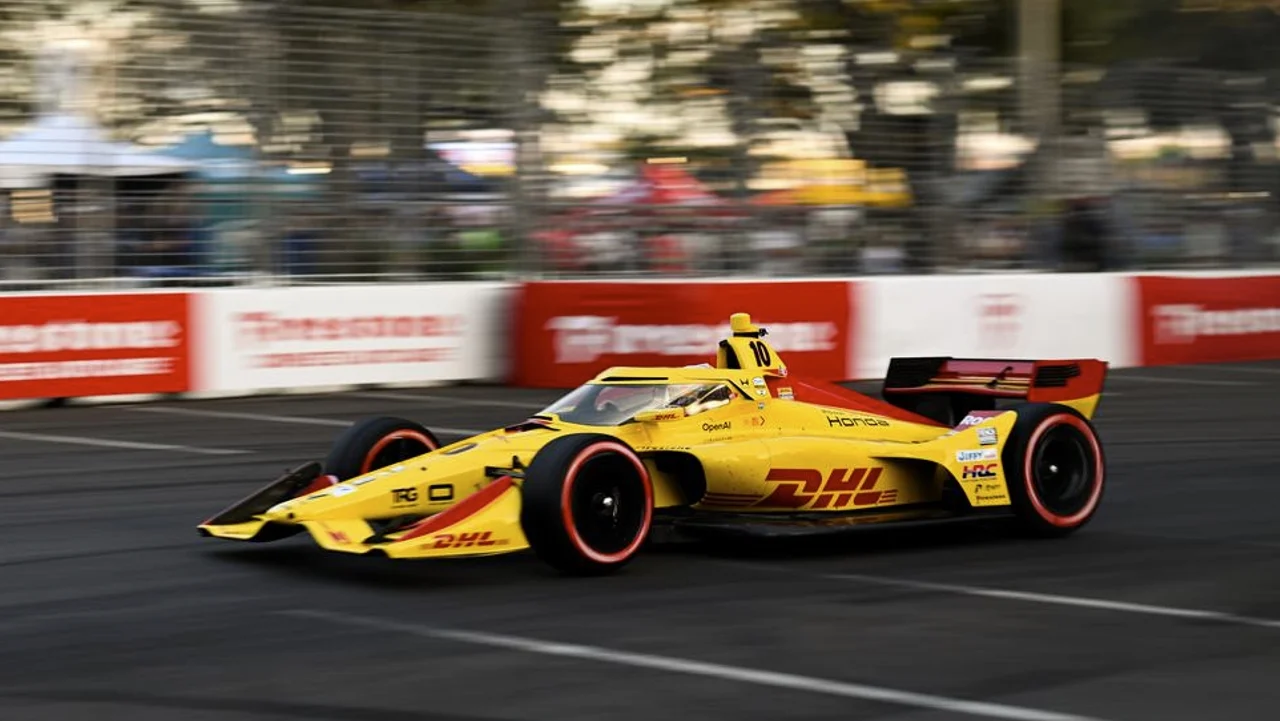 Álex Palou renueva su tradición anual y arrasa a sus rivales en St. Pete