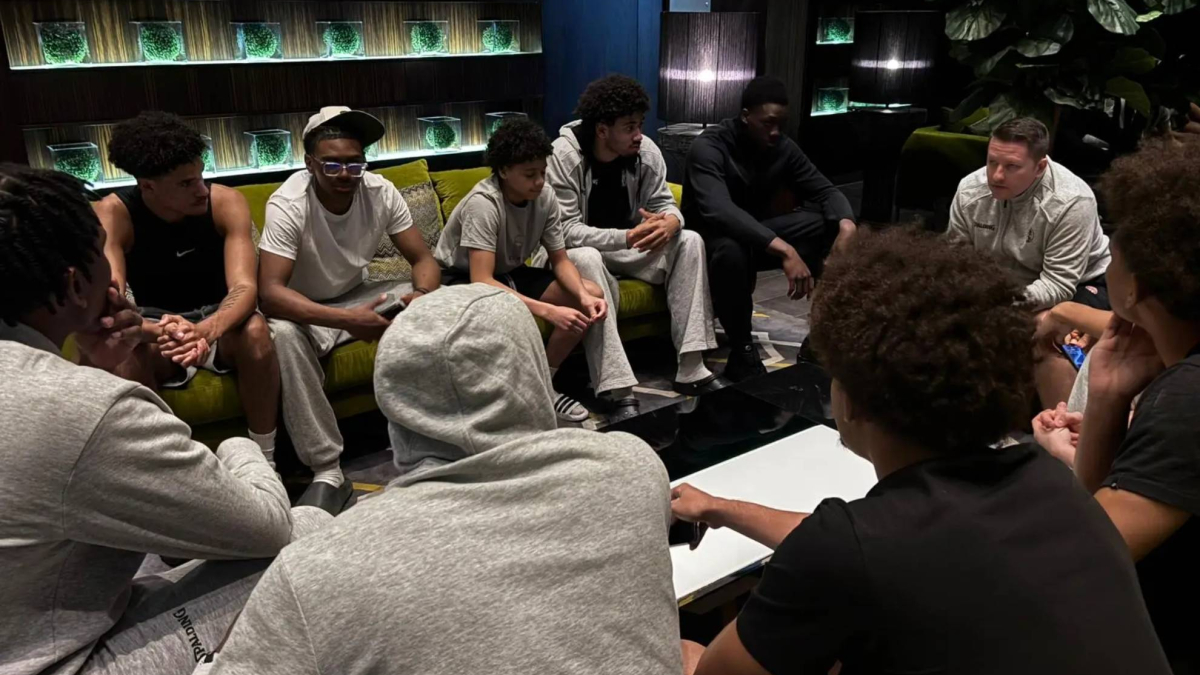 "Hay bombardeos; vayan al vestuario, escóndanse y no se acerquen a las ventanas"