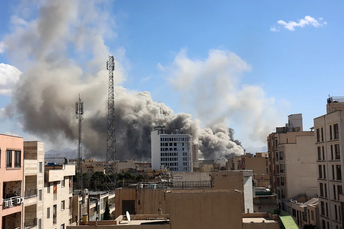 Dentro de Teherán: un silencio inquietante solo roto por explosiones y gente huyendo