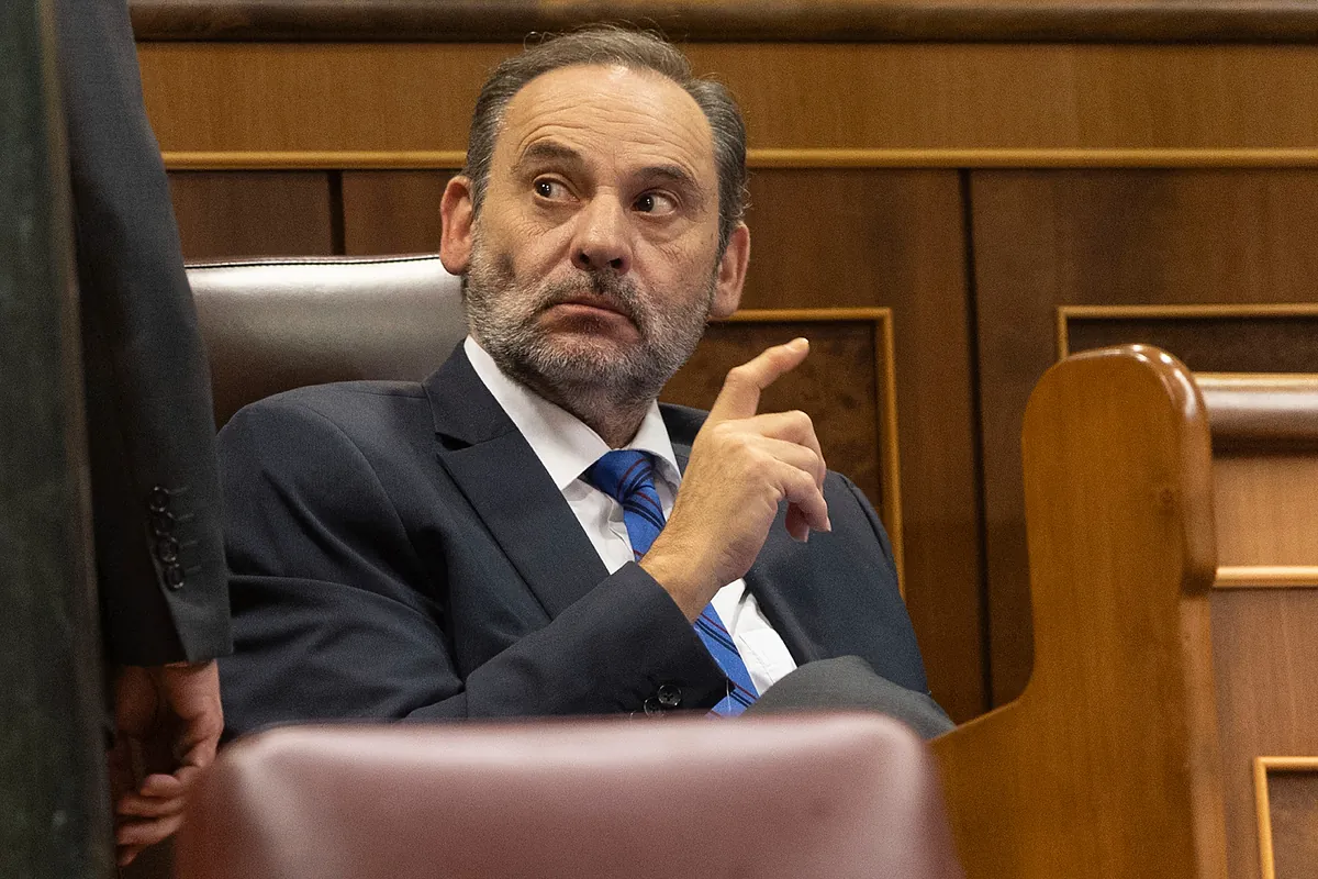 El Congreso suspenderá hoy a Ábalos como diputado y denegará su petición para votar