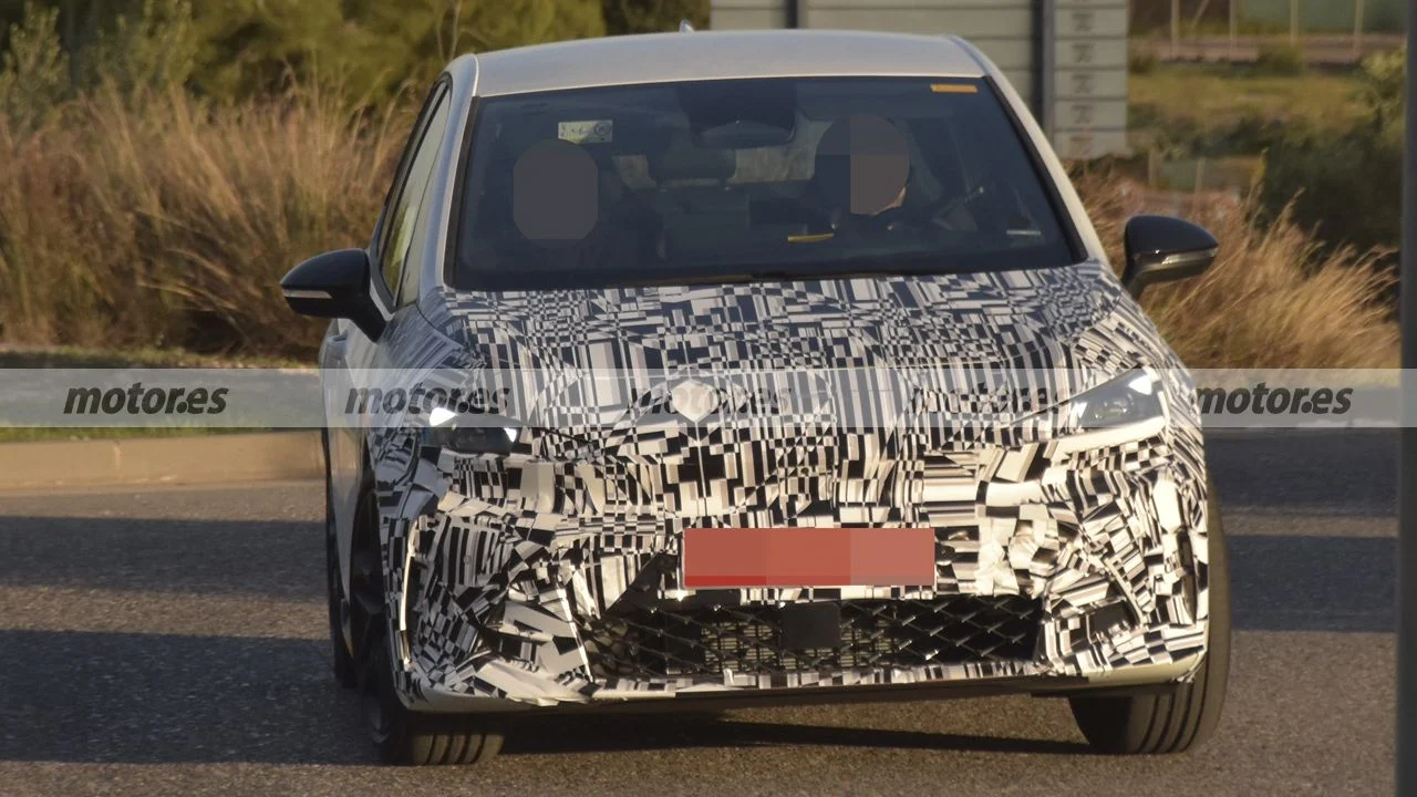 El CUPRA Born 2026 se adelanta a la crisis eléctrica de Volkswagen con más tecnología y un diseño radical