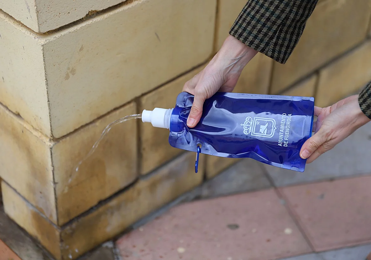 Agua, vinagre y multas de hasta 750 euros: Fuengirola obligará a diluir los orines caninos en la vía pública