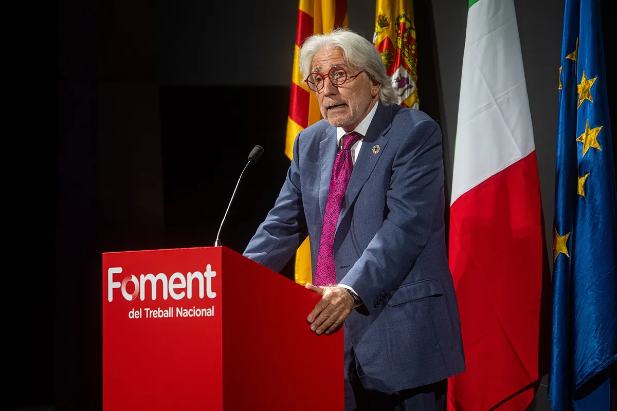 Foment estudia llevar al TC el límite a las compras de viviendas de Illa y En Comú