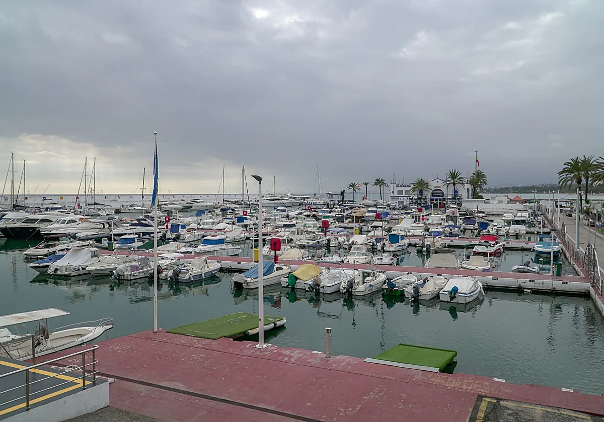 Marbella pone en marcha un «ambicioso» plan de mantenimiento del Puerto Deportivo