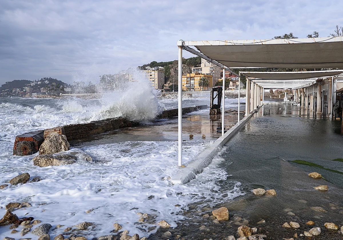 La obra para multiplicar por cinco la playa de los Baños del Carmen empezará tras la Semana Santa