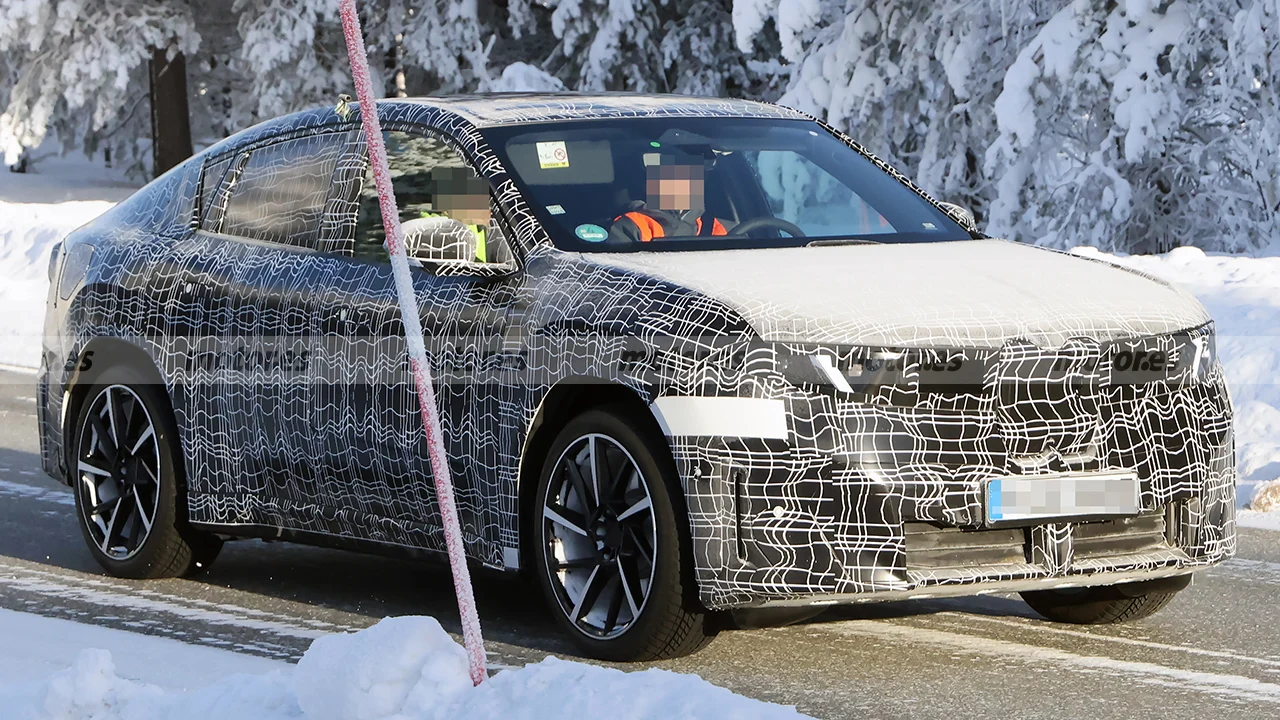 El BMW iX4 lleva al límite sus más de 800 km de autonomía para lanzar el gran golpe a BYD