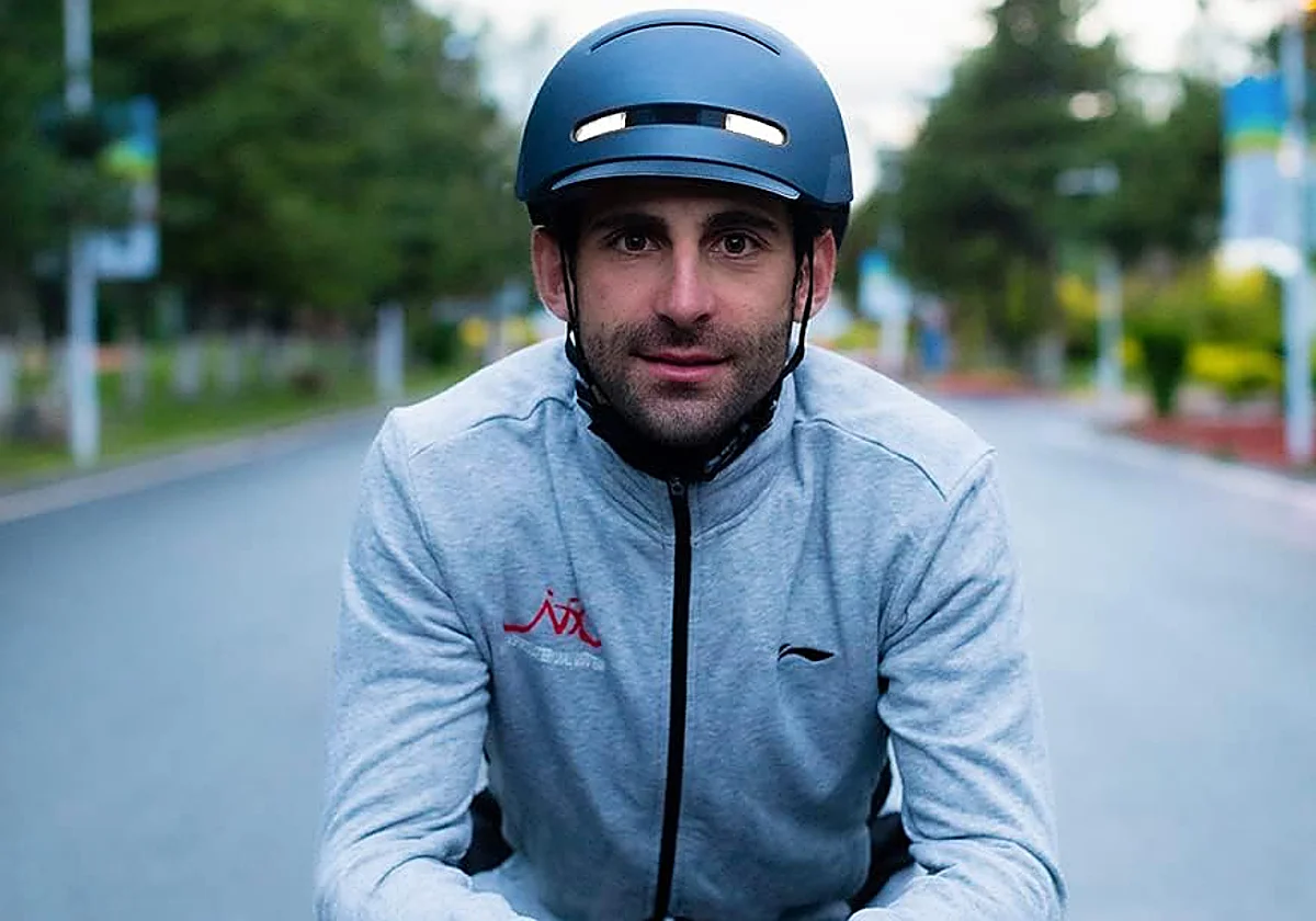 Si te gusta montar en bicicleta, necesitas estos cascos inteligentes para una mayor seguridad