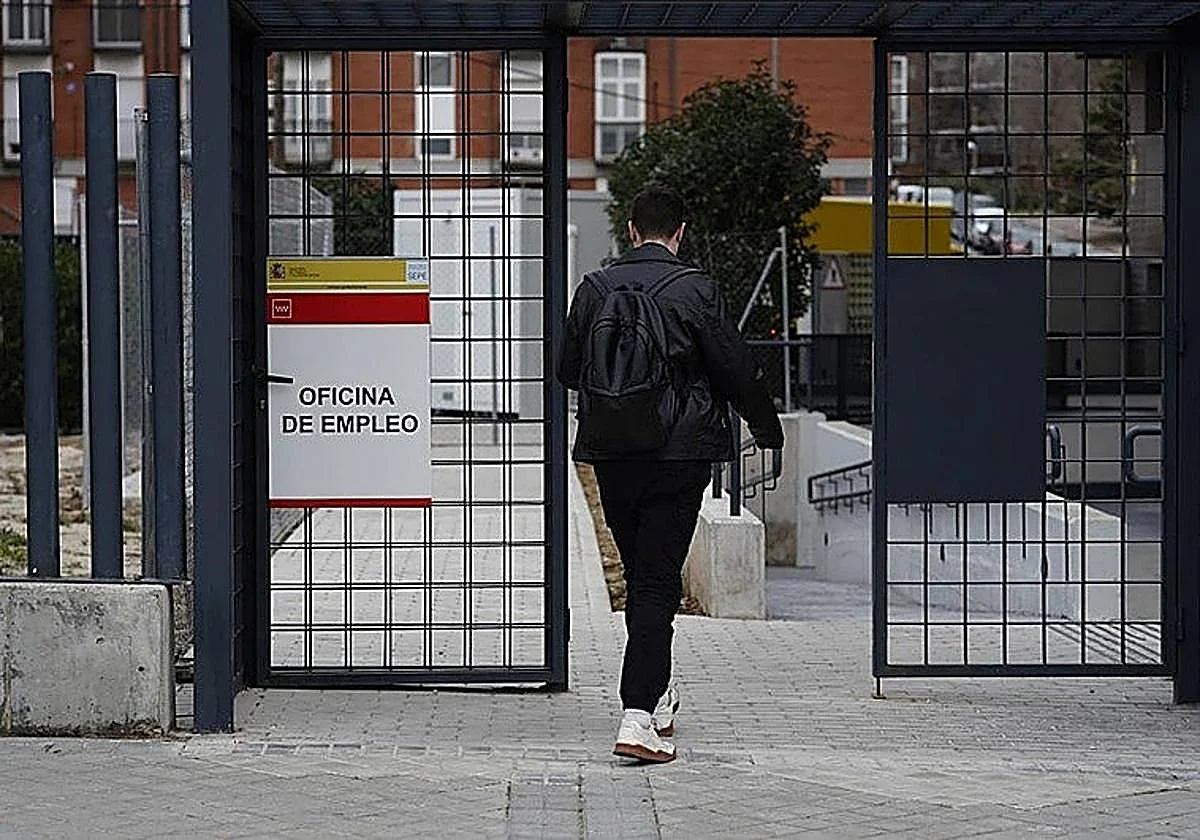 February sees nearly 100k more jobs across Spain while unemployment's up by over 3,500
