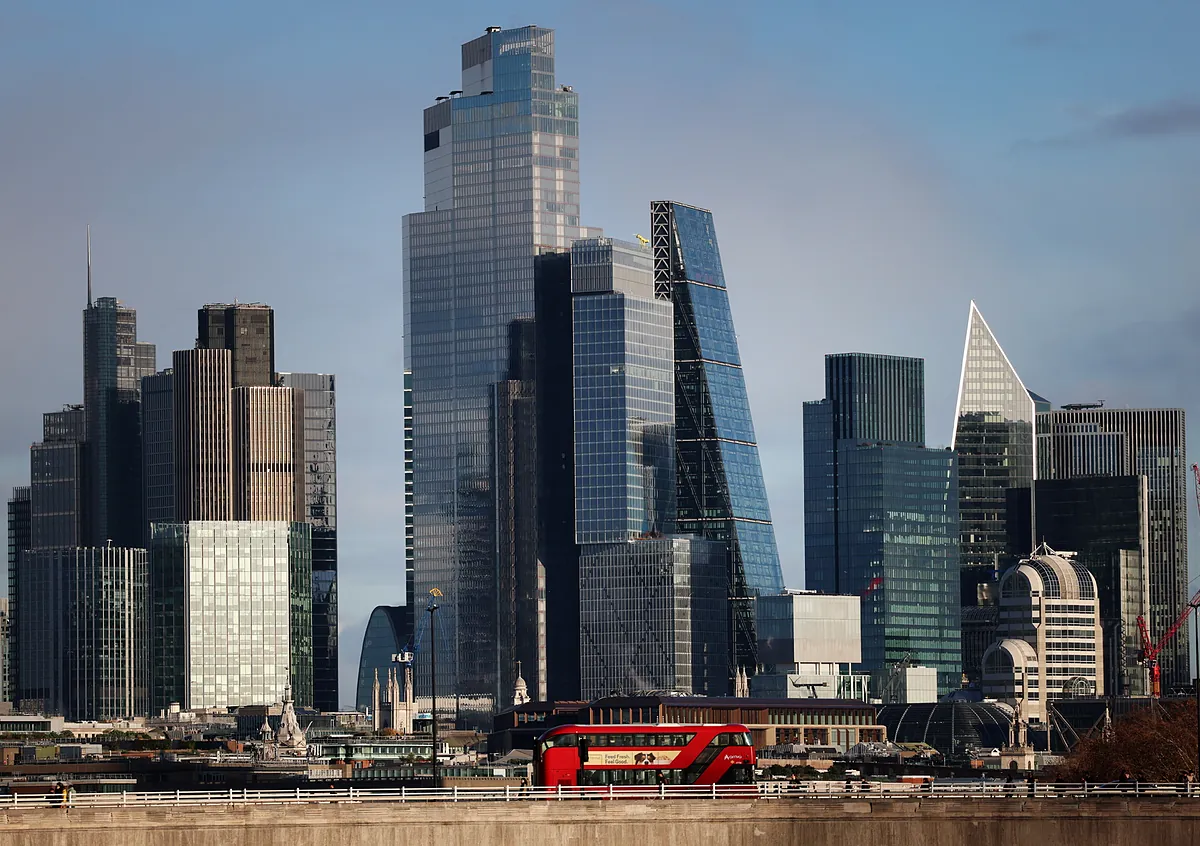 Reino Unido advierte de un "posible impacto muy significativo en la economía global" por Irán