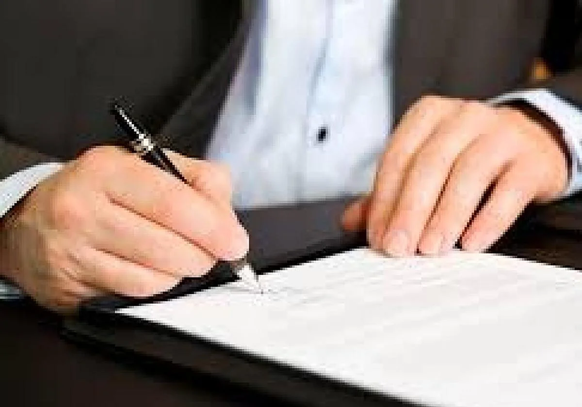 Más de dos años de cárcel a una notaria por la apropiación indebida de dinero de una subasta