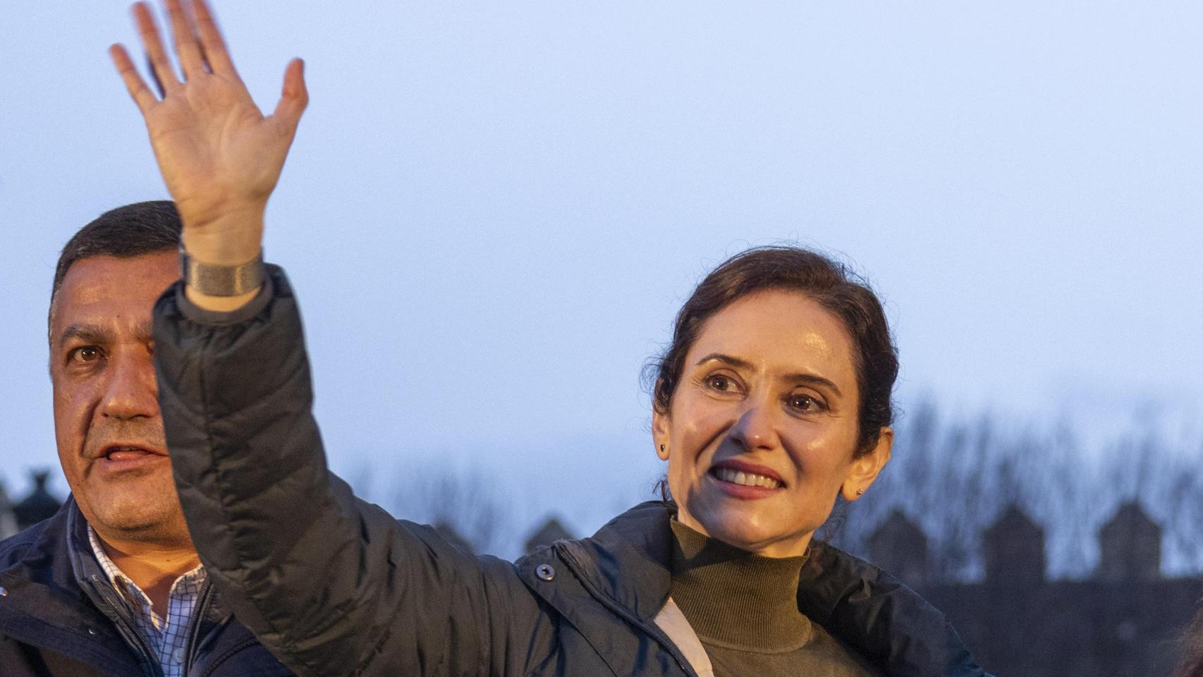 Ayuso alerta de las “peinetas” de Sánchez a EE.UU.: "¿Qué haremos cuando tengamos un problema de seguridad?"