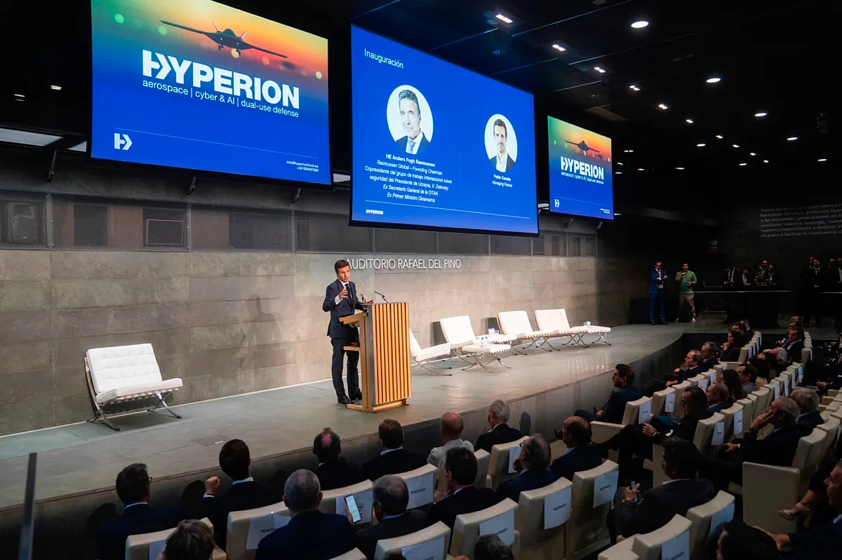 Indra invierte en el fondo de Defensa de Pablo Casado