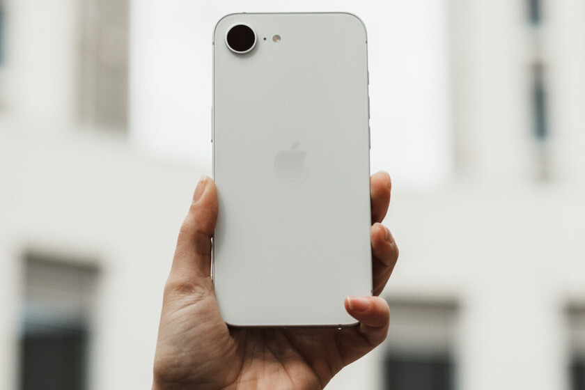 Ya puedes reservar el nuevo iPhone 17e, pero ojo porque el 16e ya está bajando mucho de precio