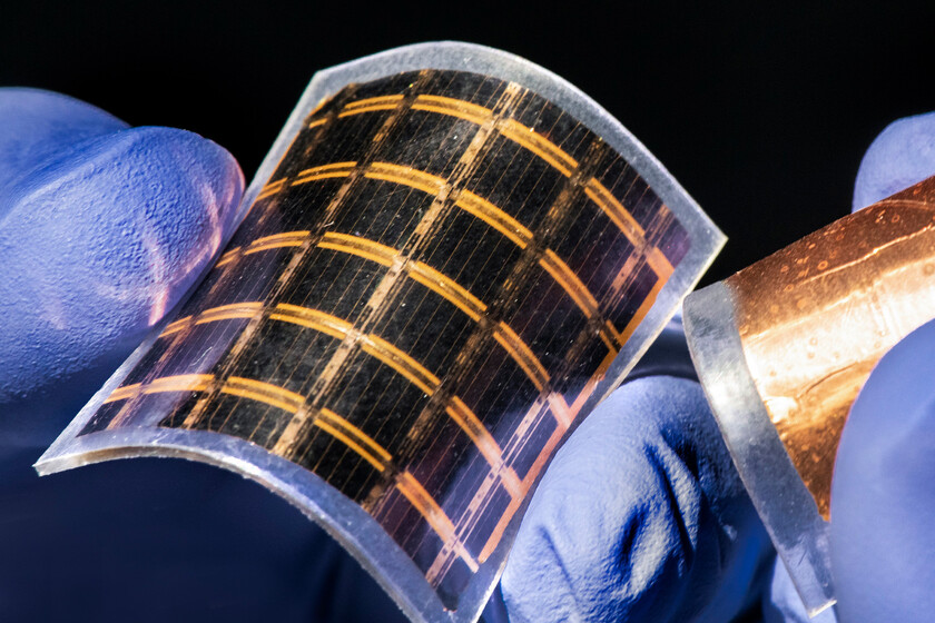 Las placas solares de plástico ya no son un juguete: China logra que sean casi tan eficientes como las de silicio