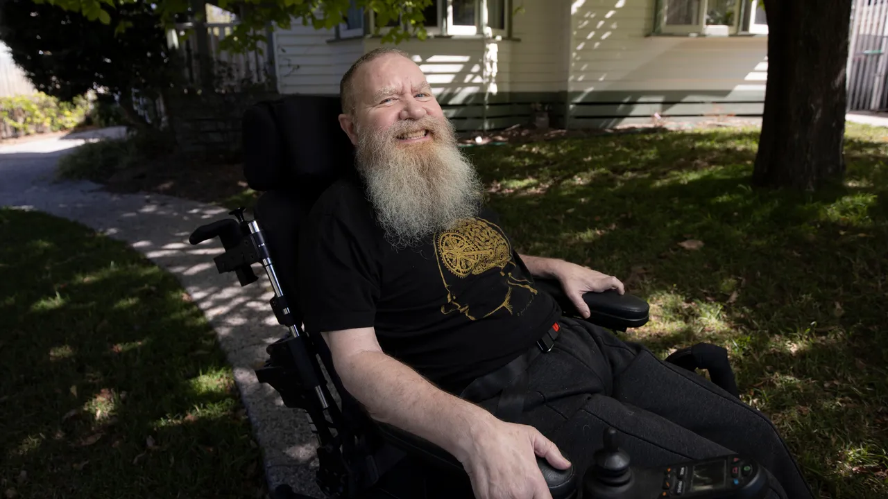 Cómo es vivir con un implante cerebral durante 5 años