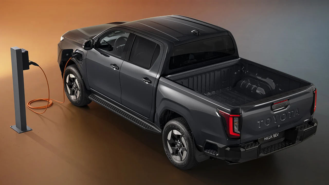 El primer pick-up eléctrico de Toyota llega a España, el nuevo Hilux BEV ya tiene precios