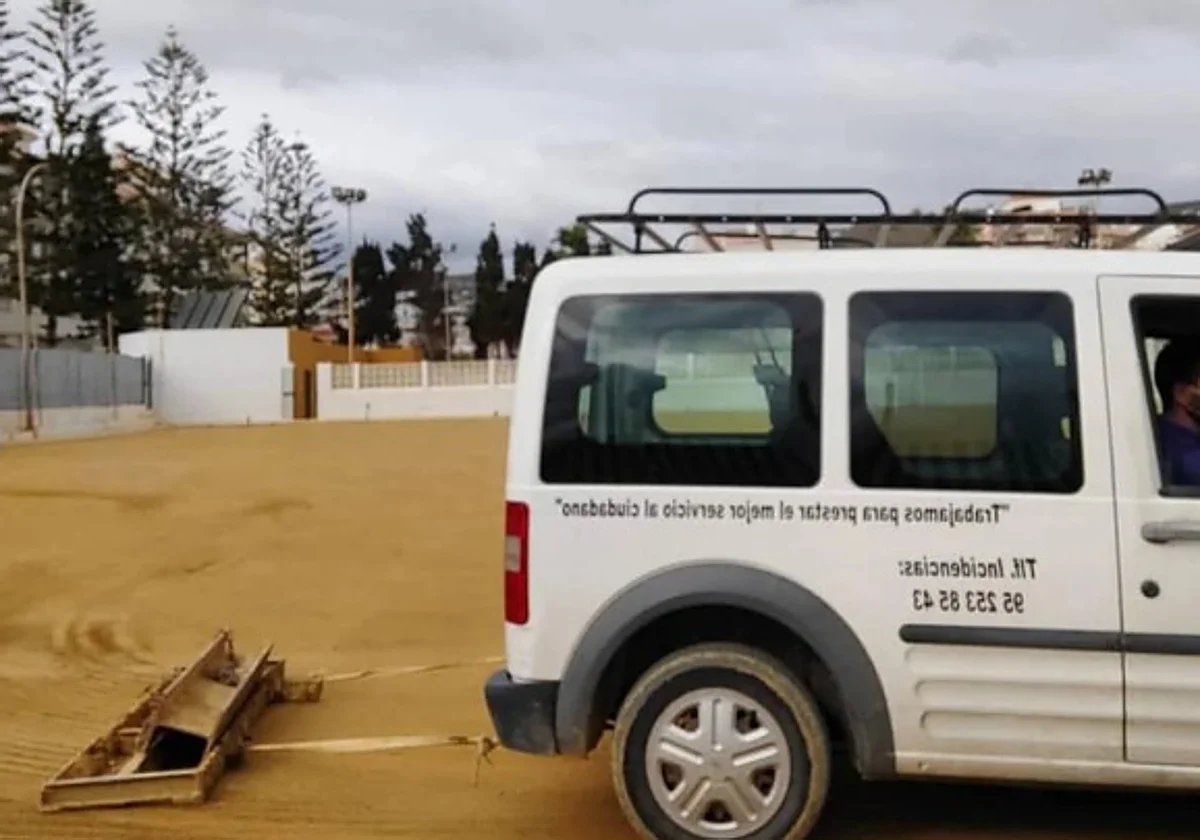 El histórico campo de fútbol de El Morche afronta su derribo tras más de sesenta años en la playa