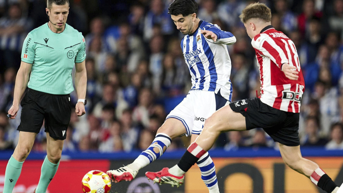 "El VAR se entromete en una gran semifinal"