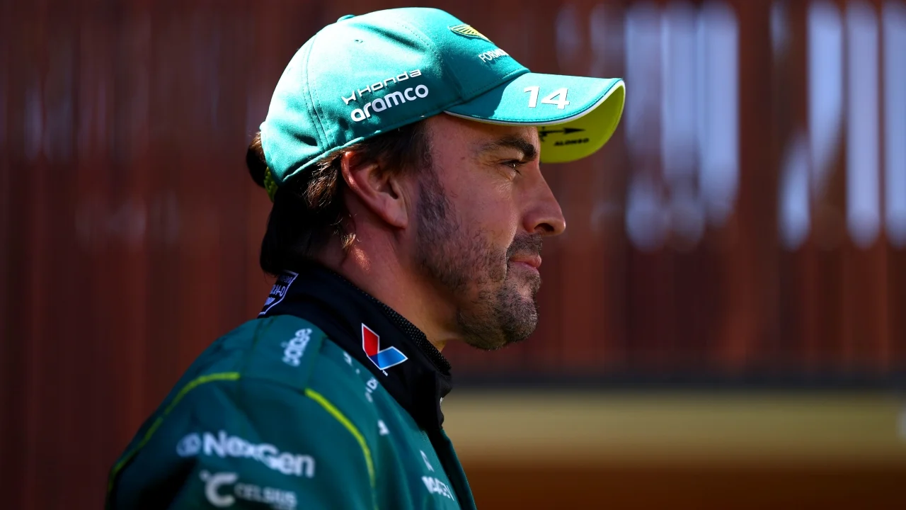 Alonso explica los problemas físicos que le provocan las vibraciones del Aston Martin AMR26: “Después de 20 o 25 minutos…”