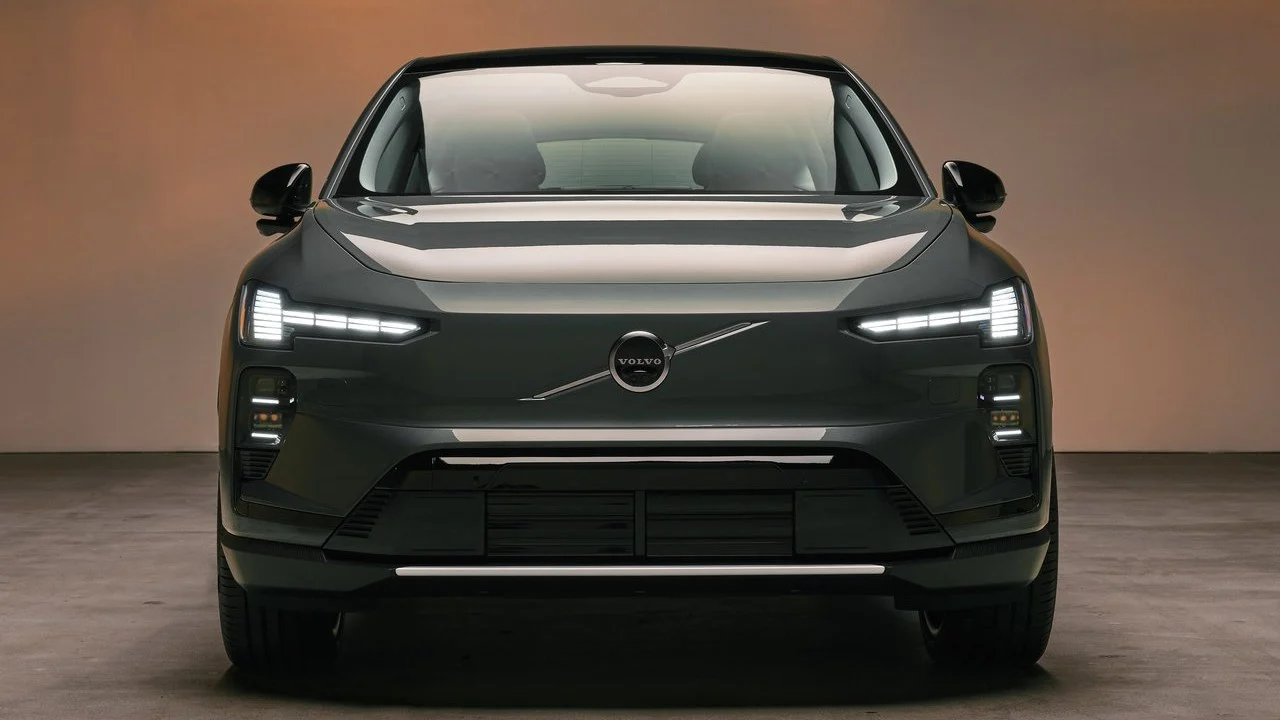 Volvo “lo peta” con el EX60 y lo demuestra con hechos: un mes presentado y ya amplía producción