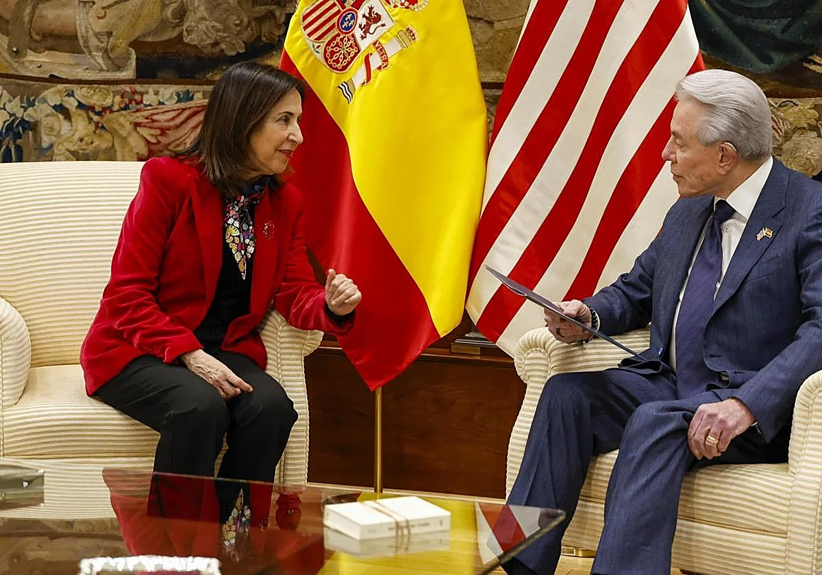 Robles, al embajador de EE UU: «Yo estoy con Trump. Lo que pasa es que a veces aquí, la gente...»