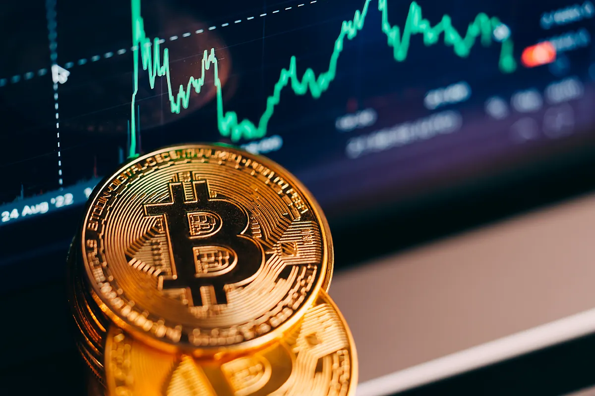Por qué está vez sí el bitcoin ha ejercido de 'refugio' en plena tormenta