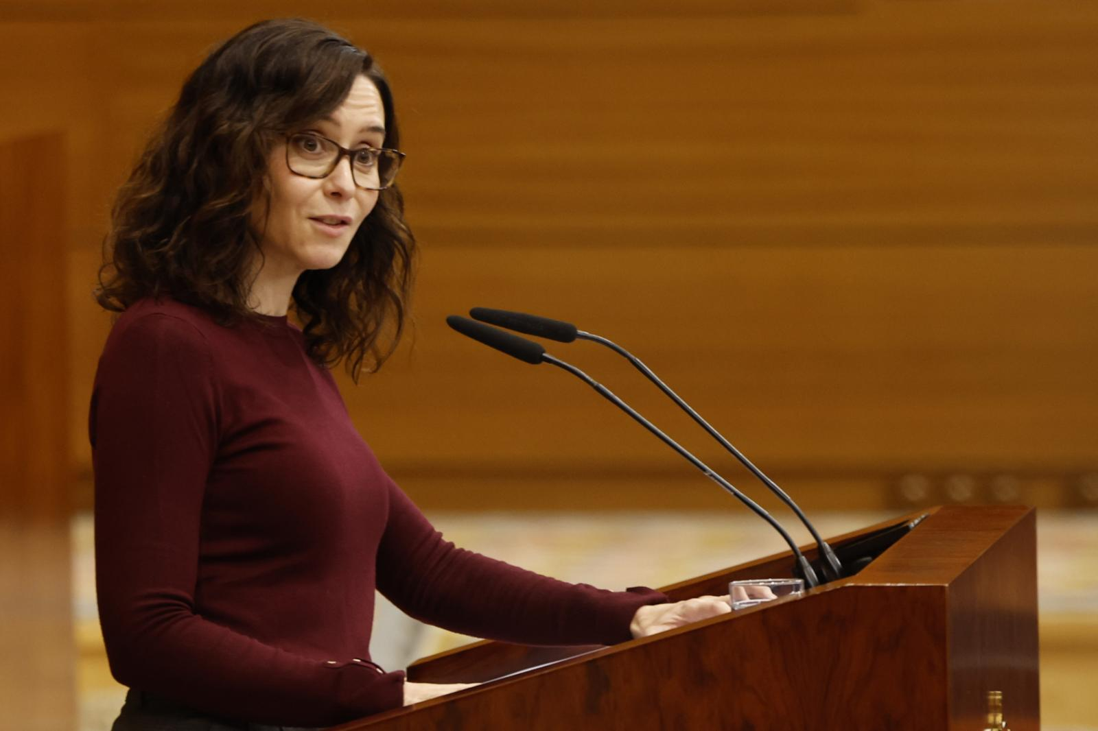 Ayuso acusa a Sánchez de comportarse como un «adolescente rebelde» ante el «no a la guerra»