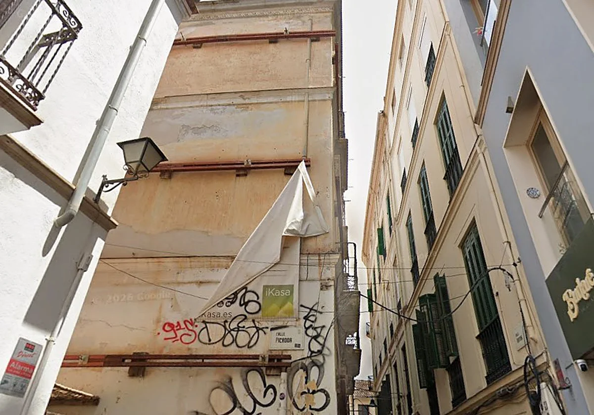 El edificio más deteriorado de la calle Beatas en Málaga vuelve a cambiar de manos para dar paso a un apartahotel