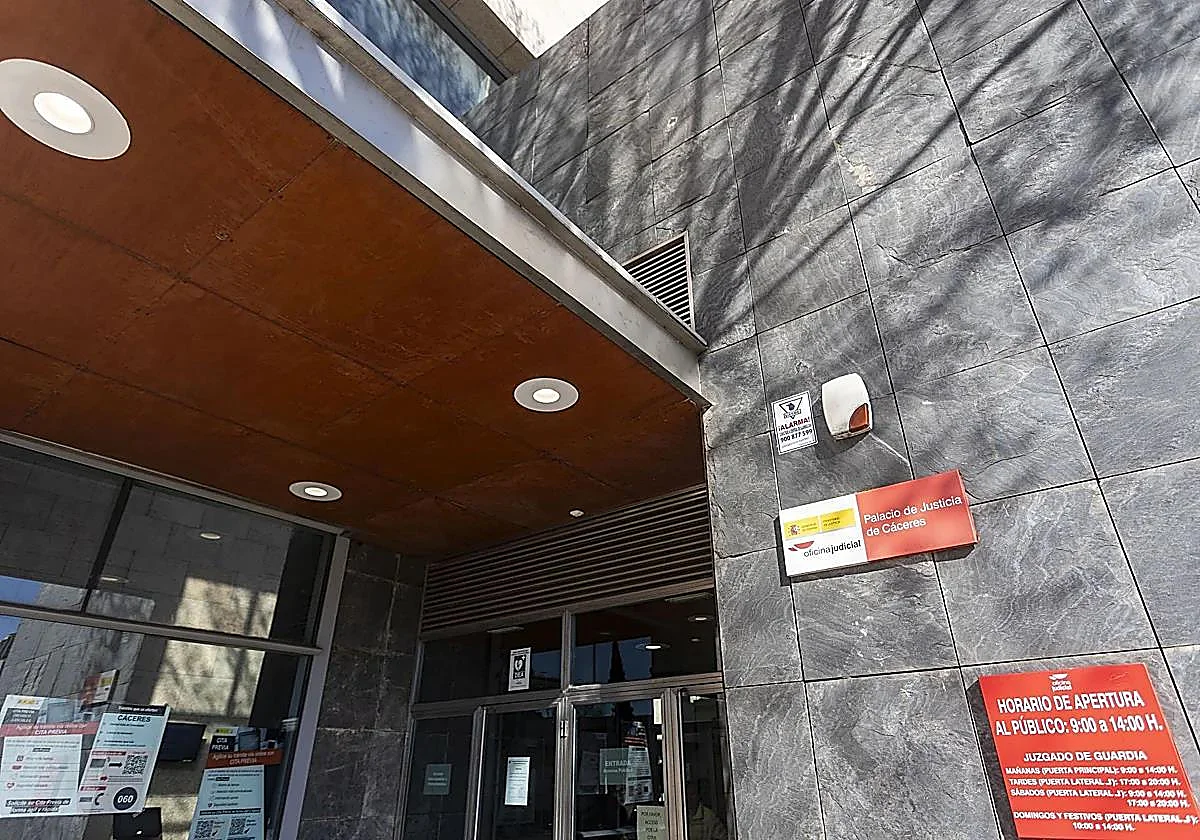 Piden 12 años de cárcel en Cáceres a un hombre por una campaña de odio machista contra instancias judiciales y su exmujer