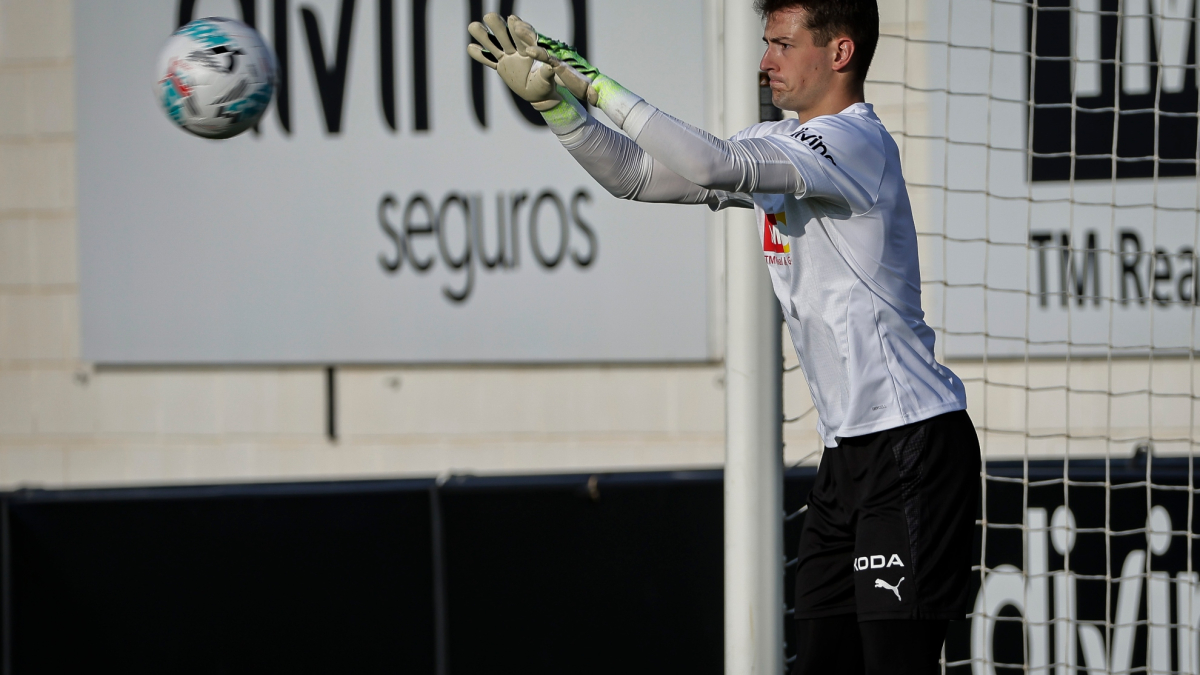 Agirrezabala pasa por el quirófano y su opción de compra se esfuma