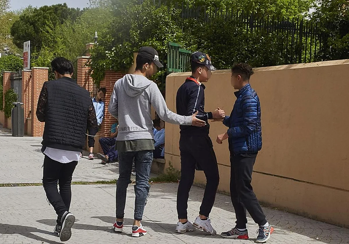 Pena de cárcel por llamar «escoria» a menores extranjeros no acompañados en Facebook