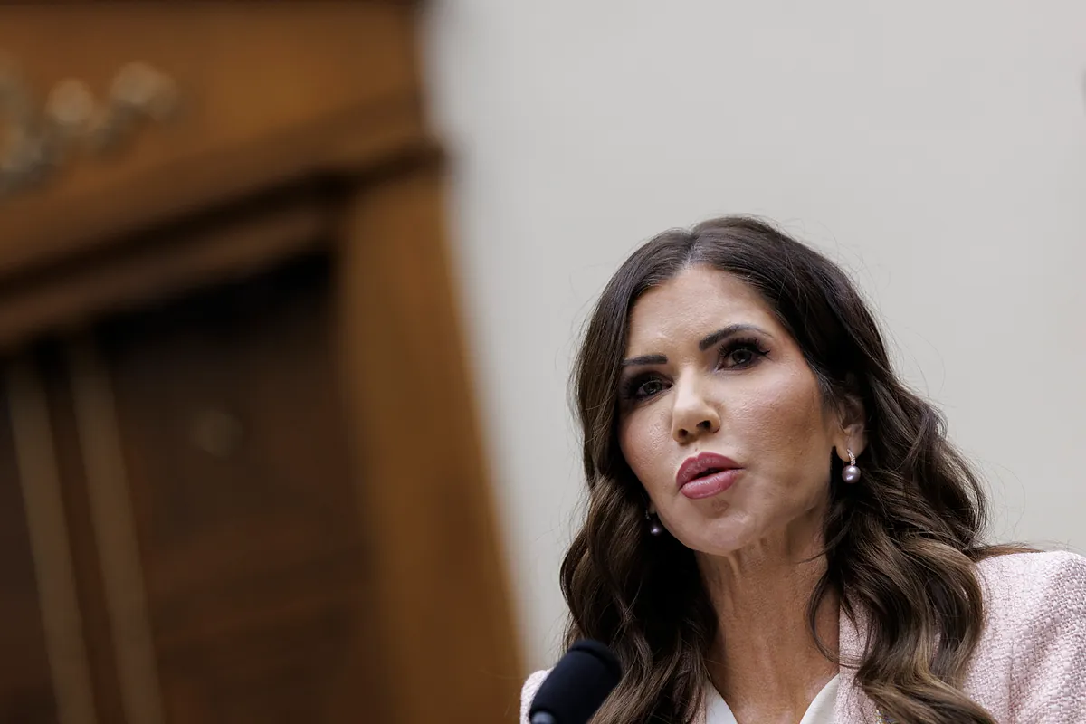 Trump cesa a la secretaria de Seguridad Nacional, Kristi Noem