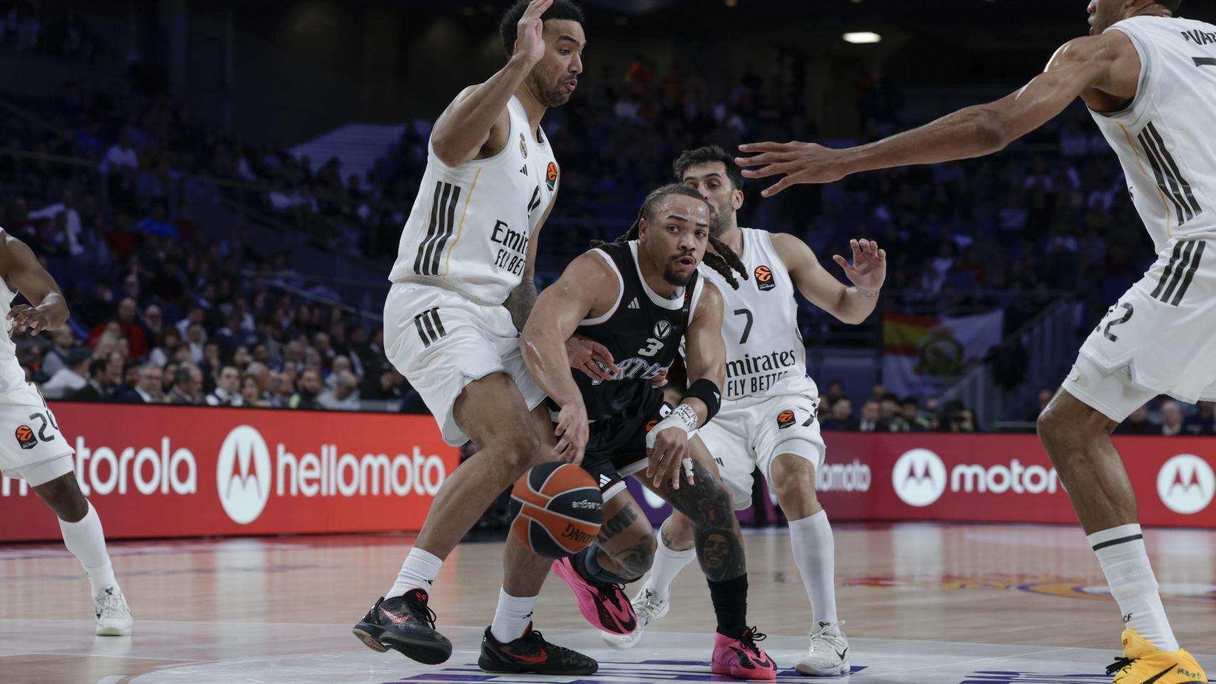 El Real Madrid se sobrepone al recital de Edwards en un gran último cuarto y mantiene su fortaleza en el Movistar Arena