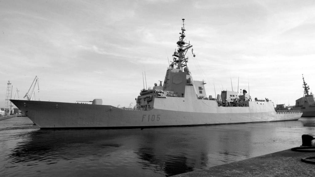 Sánchez, de espaldas al Parlamento, en la guerra como en la paz