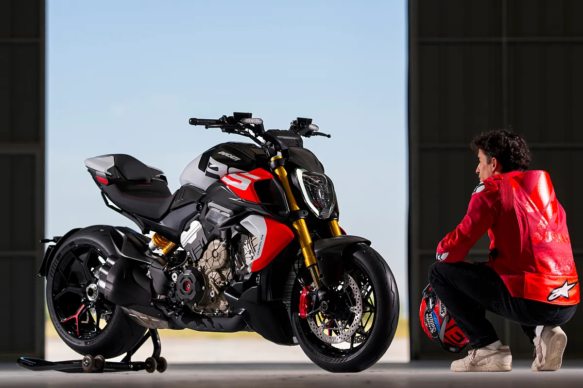 La diablesa que seduce a Marc Márquez fuera de los circuitos